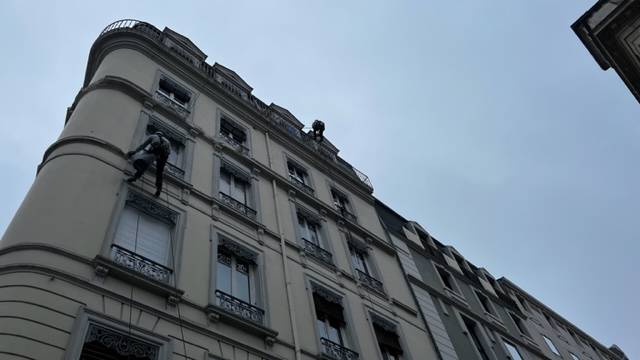 Purge d’éléments instables sur la façade.jpg