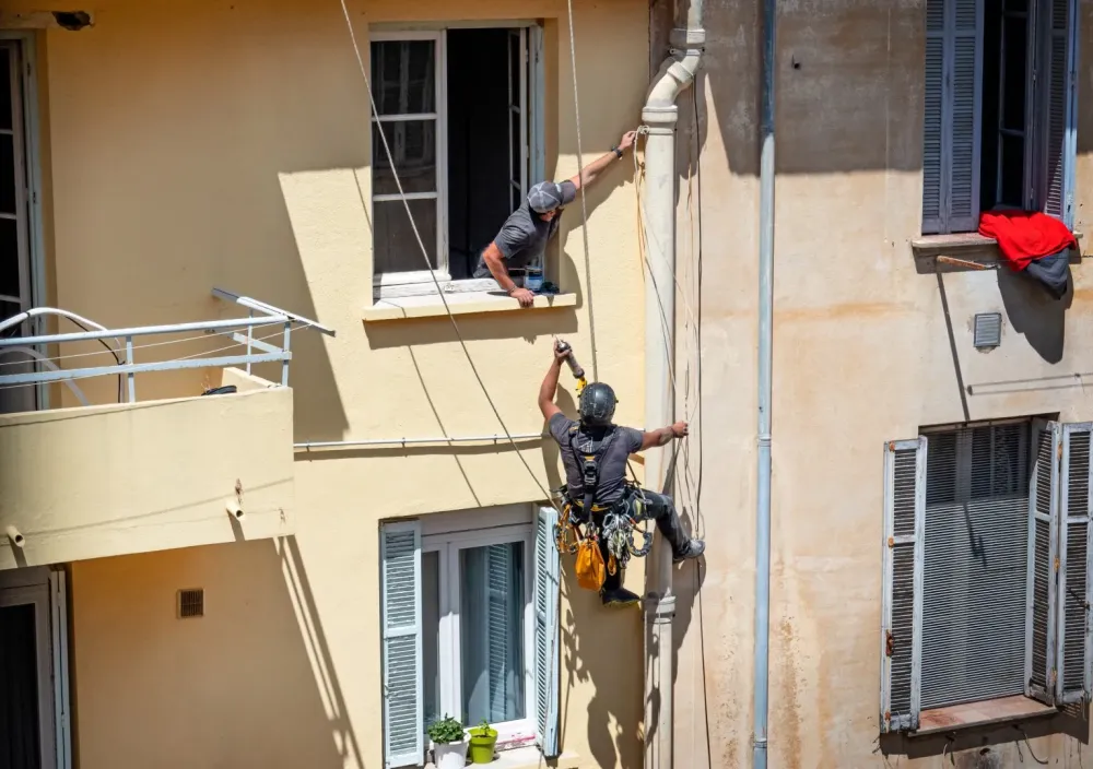 Rénovation extérieure, cordiste